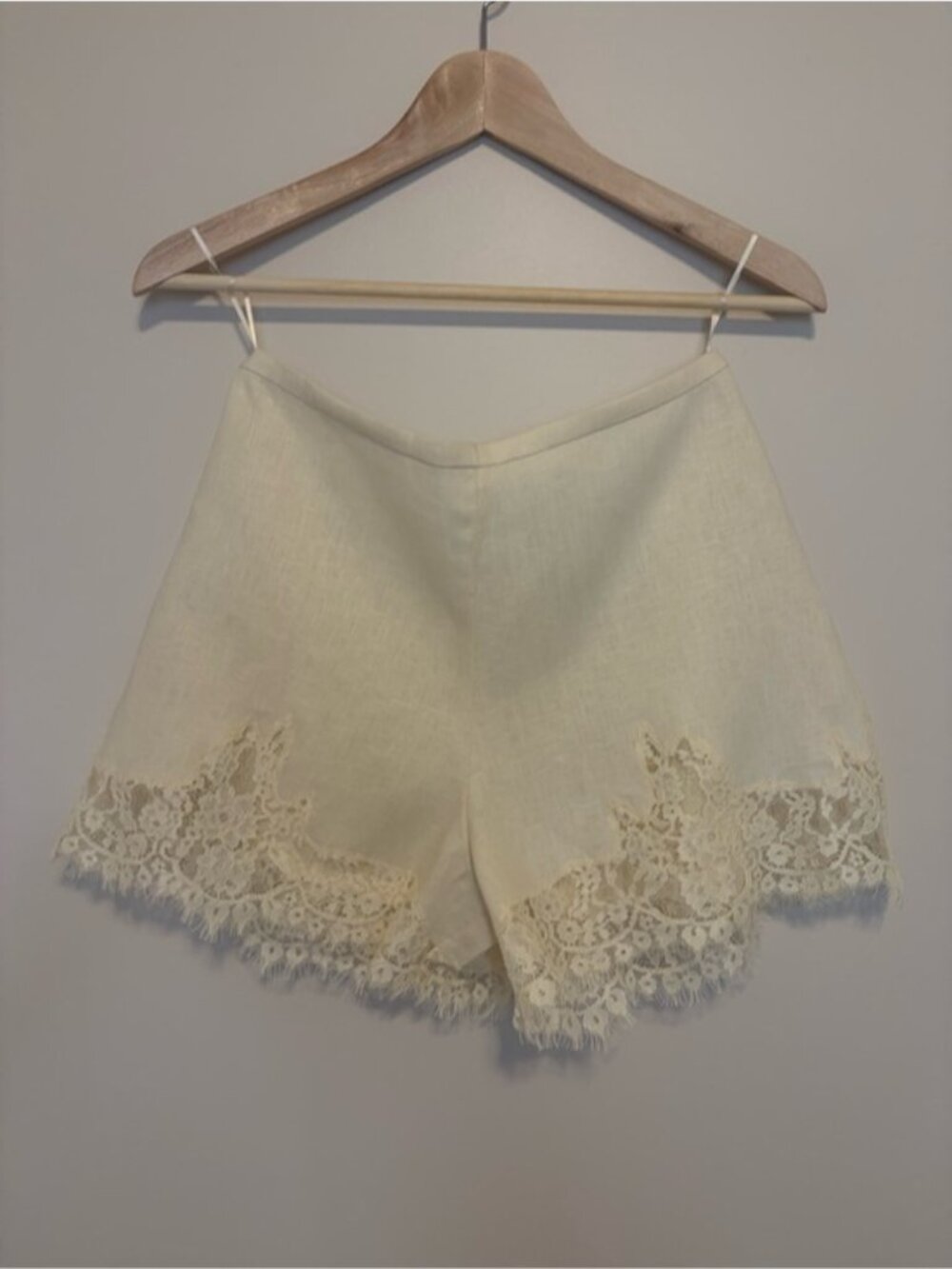 NEW Reformation Fern Sugar Yellow Lace Trim Linen Shorts Elastic Waist | US M - Picture 6 of 13